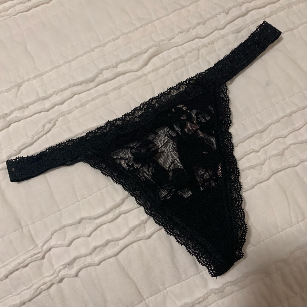 Victoria’s Secret black lace vstring thong panty